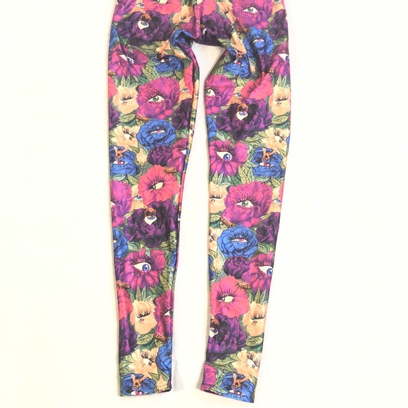 Blackmilk PEEKING PEONIES LEGGINGS - Picture 7 of 9
